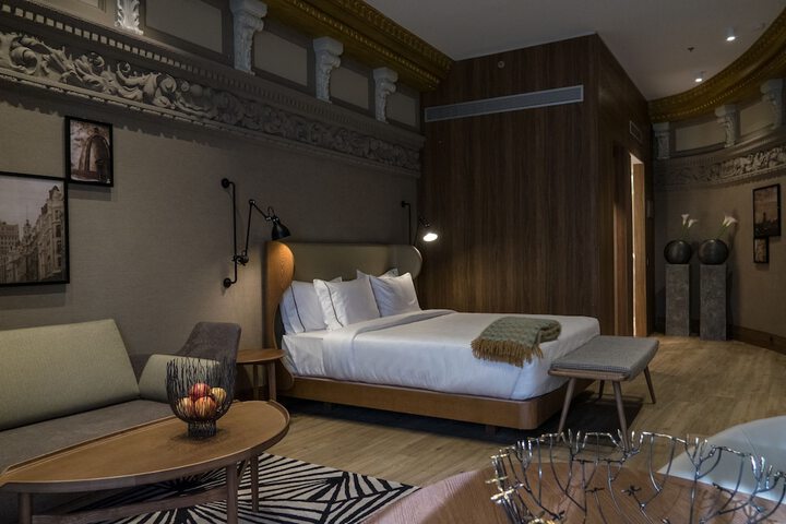 Room 6 of 52