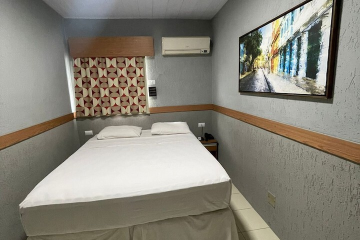 Room 32 of 52