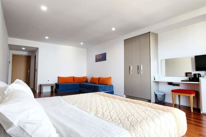 Room 3 of 18