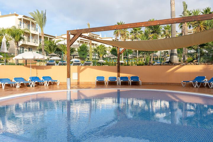 Hotel Pool