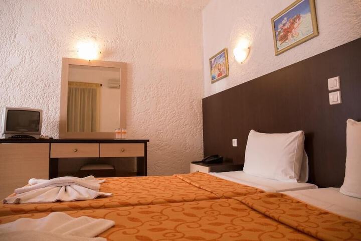 Room 9 of 62