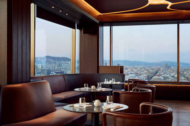 Lounge 63 of 84