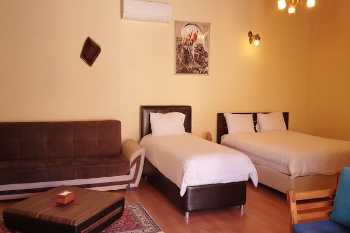 Room 3 of 78