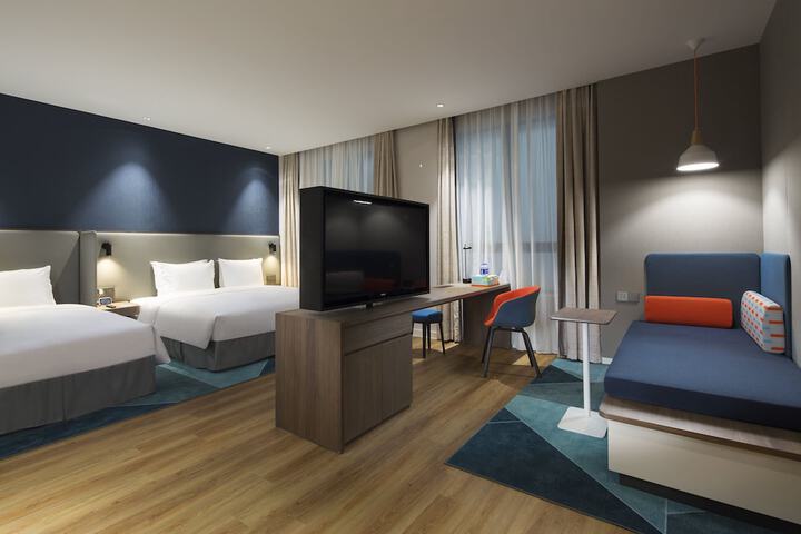 Room 3 of 68