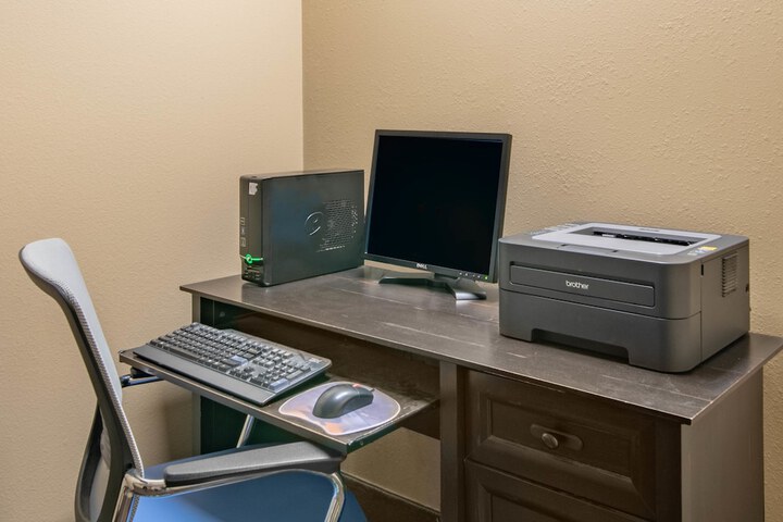 Business Center 16 of 21