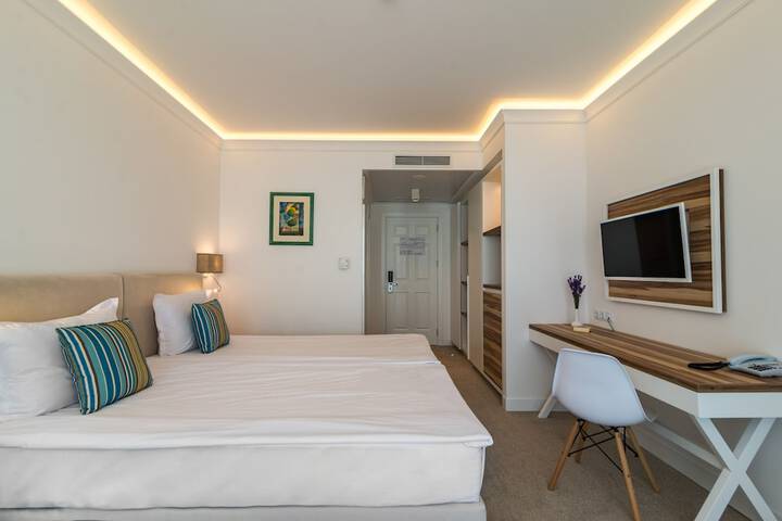 Room 6 of 50