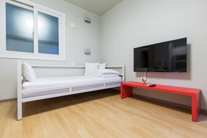 Room 14 of 68
