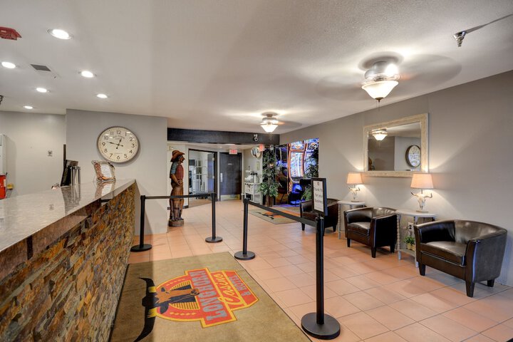 Entrance & Lobby