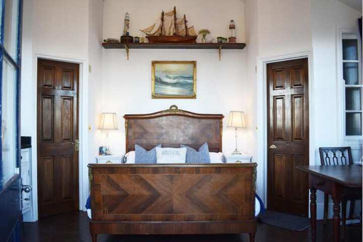 Room 4 of 19