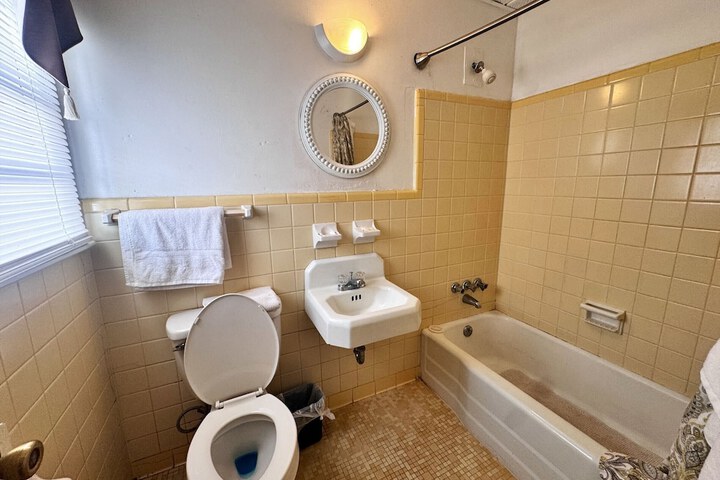 Room 80 of 91