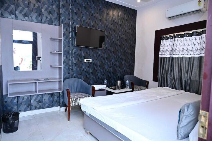 Room 17 of 44