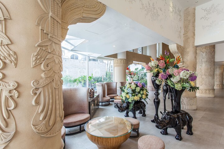 Entrance & Lobby