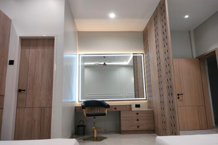 Room 6 of 11