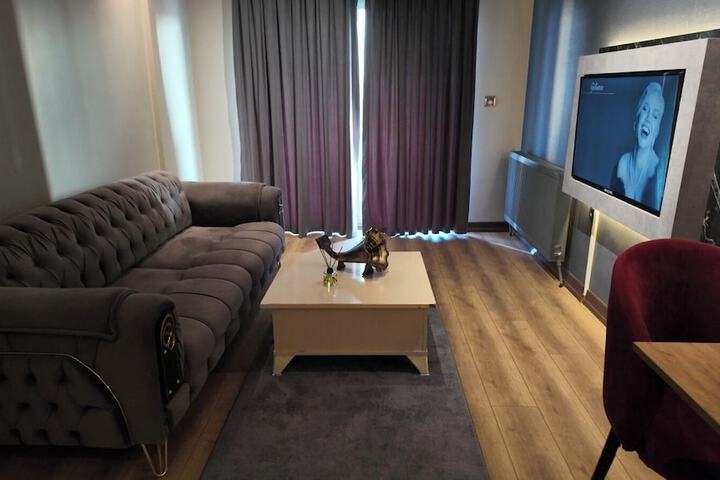 Room 8 of 19