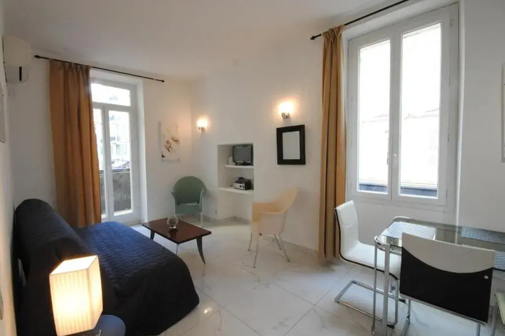Room 4 of 6
