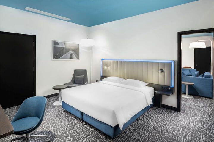 Room 10 of 136