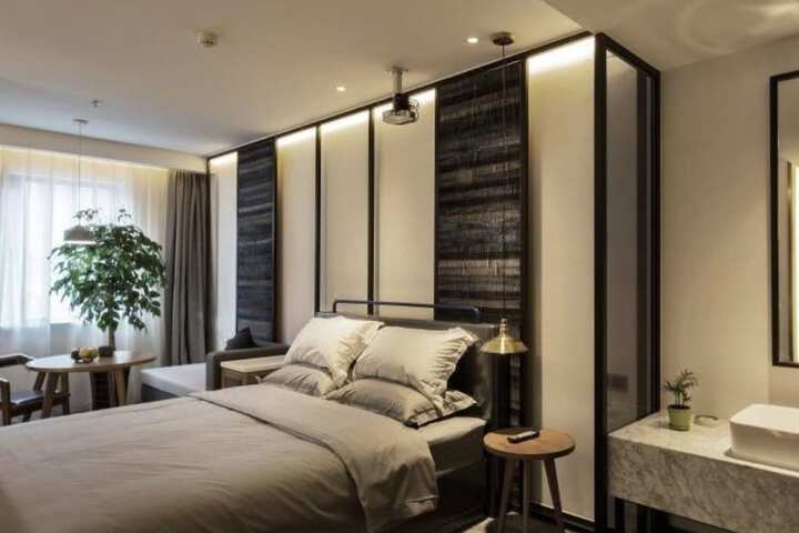 Room 8 of 24
