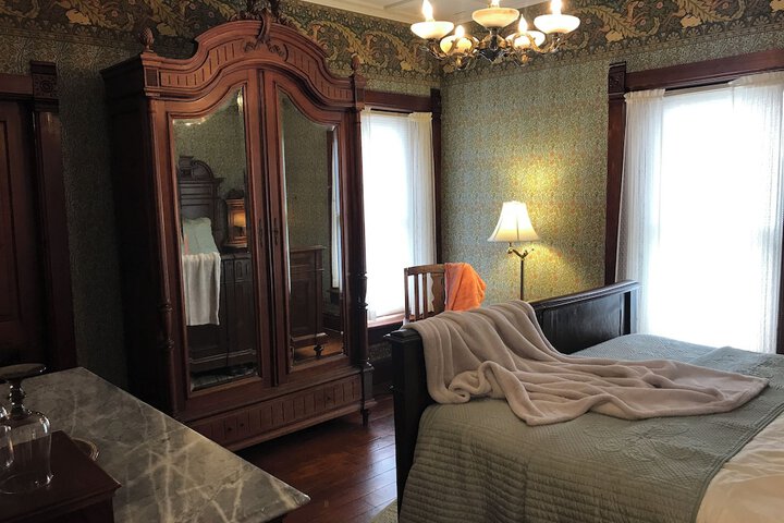 Room 16 of 83