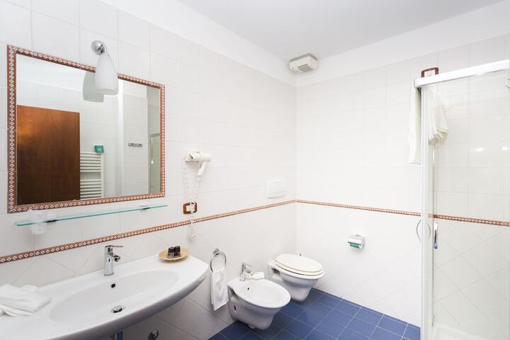 Room 15 of 36