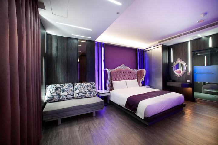 Room 11 of 35