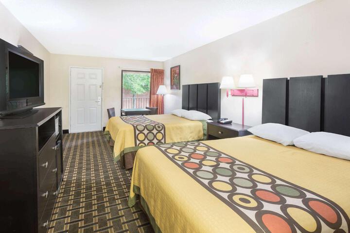 2 Double Beds (8 of 9)
