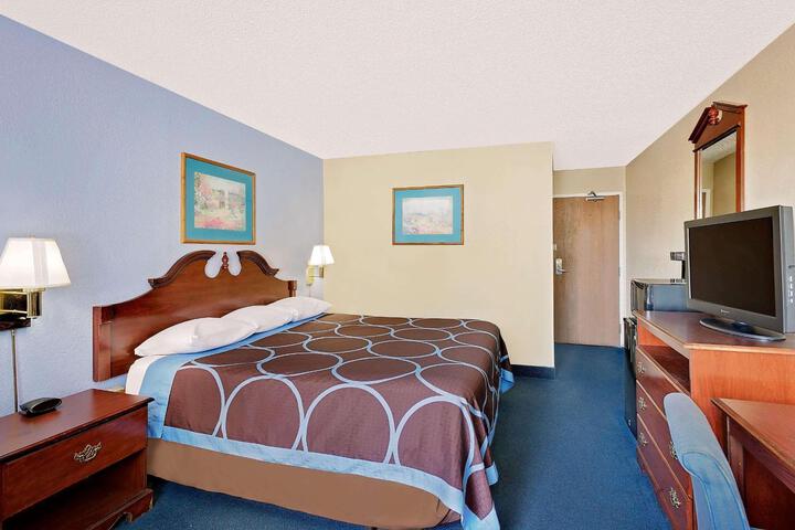 1 King Bed (10 of 11)