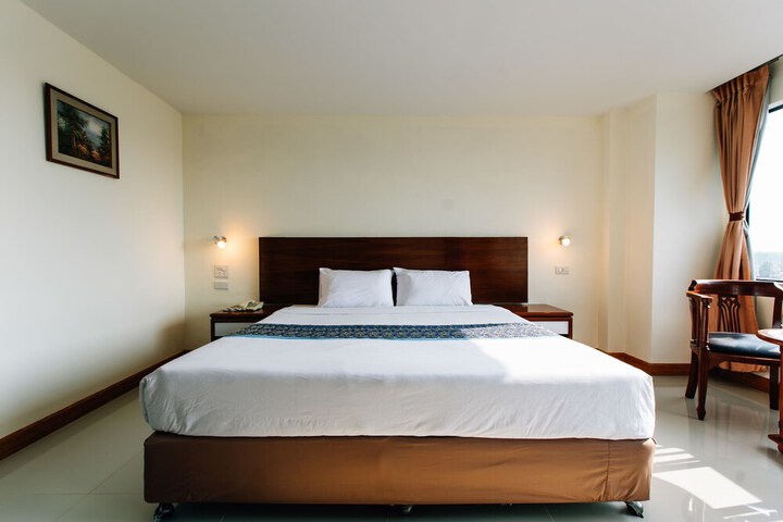 Room 11 of 76