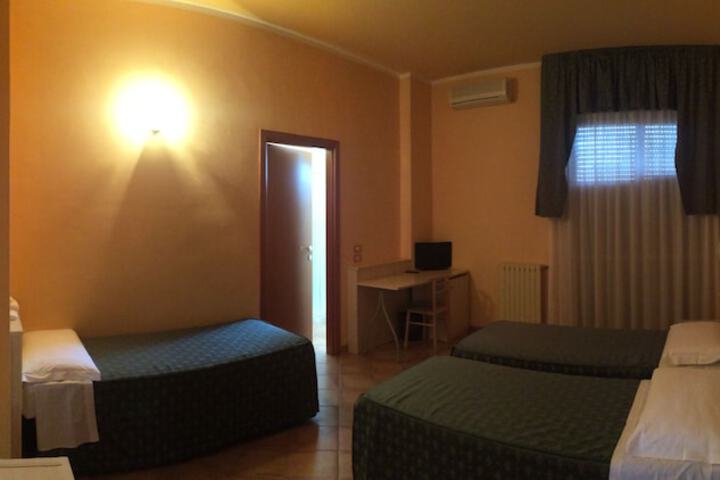 Room 17 of 33