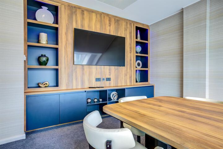 Room 57 of 192