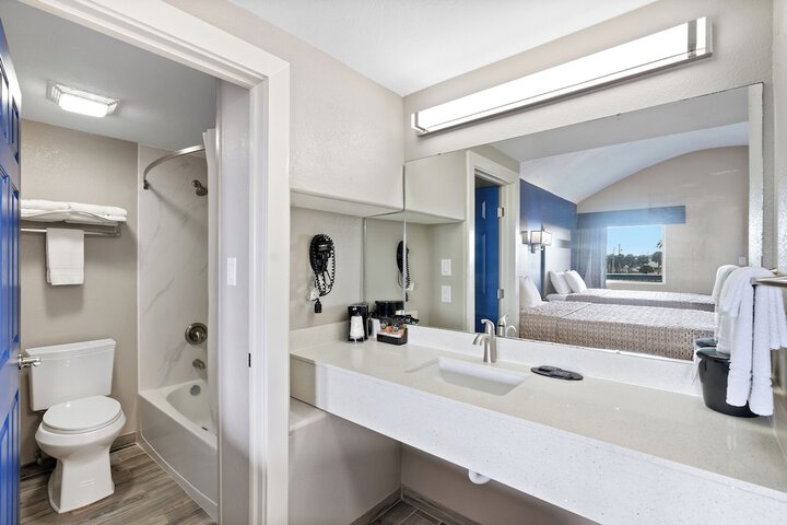 Room 44 of 74