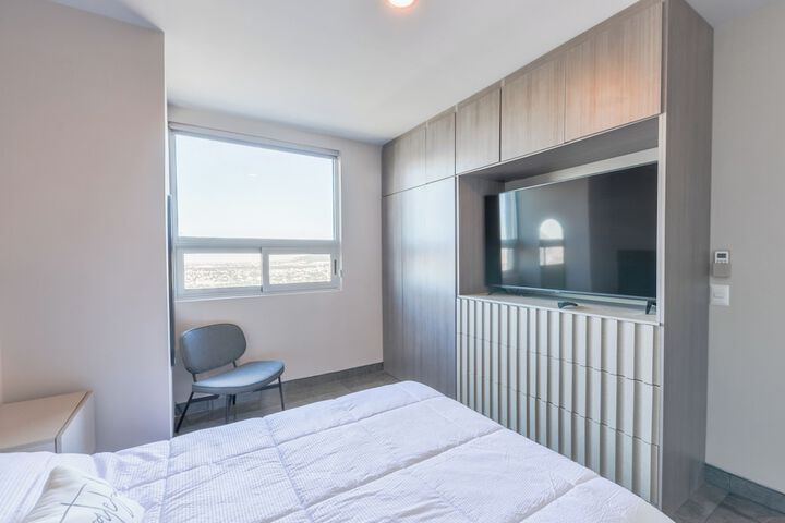 Room 33 of 233