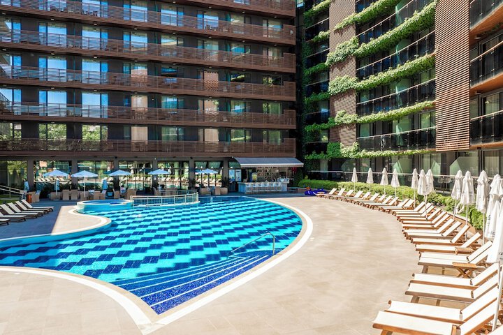 Hotel Pool