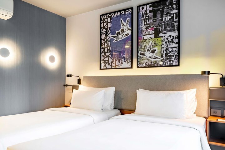 Room 12 of 114