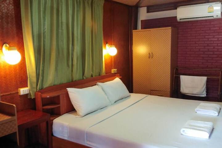 Room 13 of 47