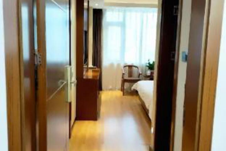 Room 17 of 18
