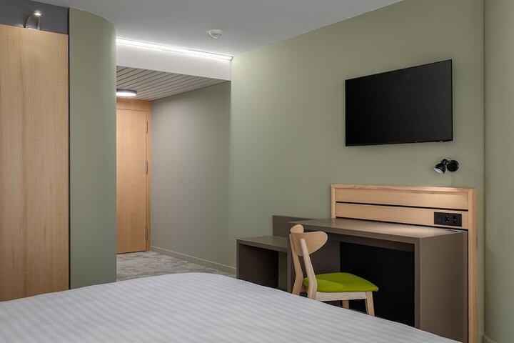 Room 13 of 41