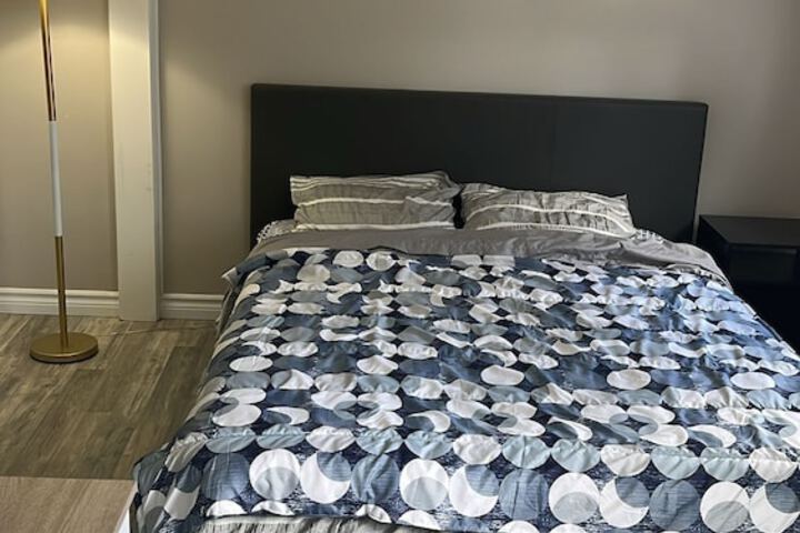 Room 6 of 14