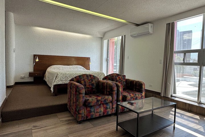 Room 10 of 34