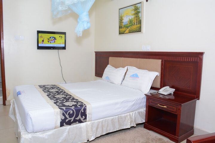Room 5 of 32