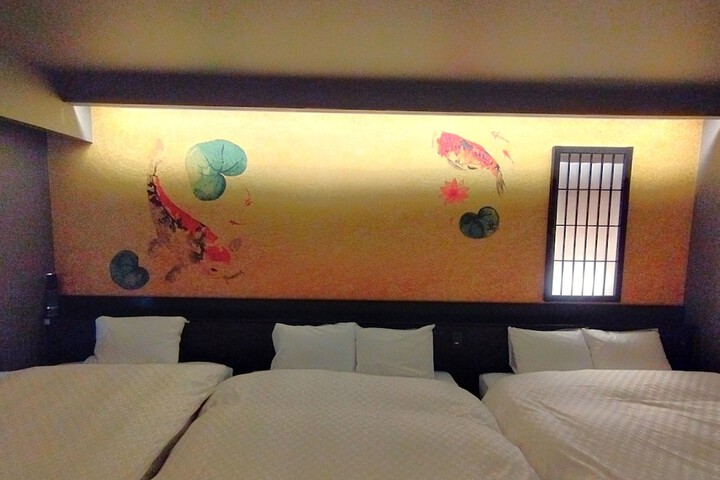 Room 4 of 28