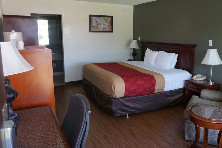 Standard King Bed Park View (1 of 8)