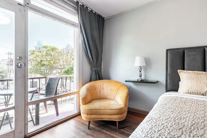 Room 4 of 33