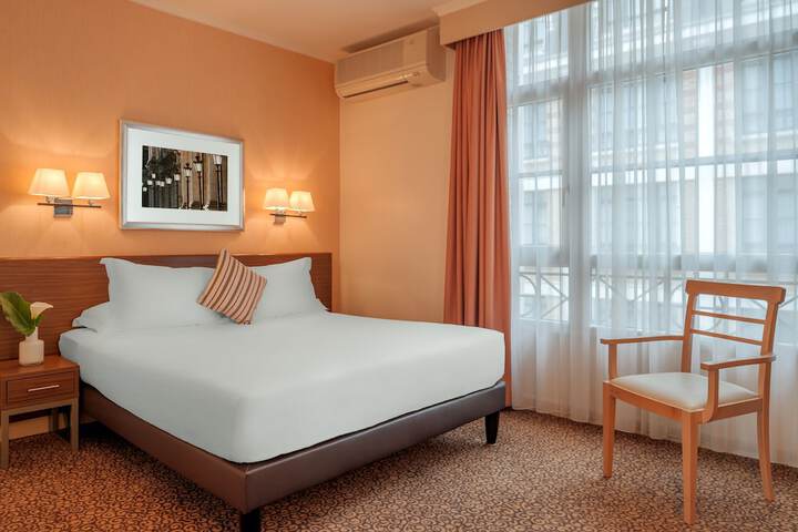 Room 8 of 40