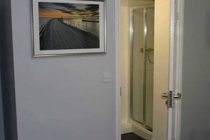Room 6 of 17