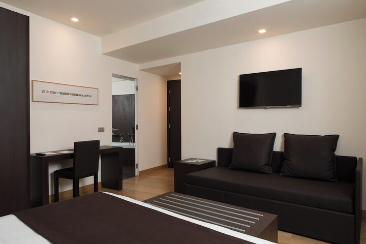 Room 6 of 32