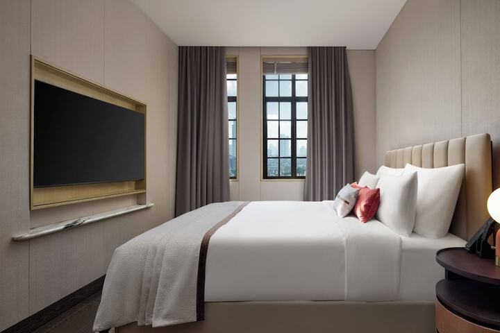 Room 10 of 34