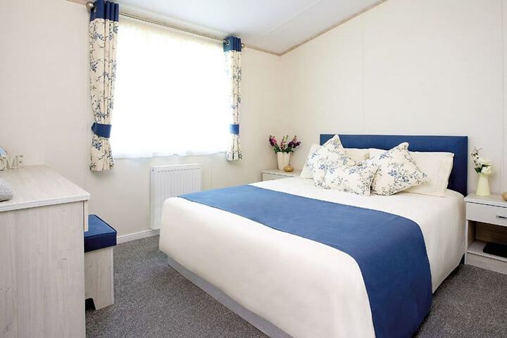 Room 2 of 52