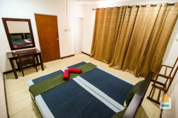 Room 12 of 16