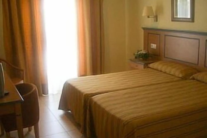 Room 3 of 42