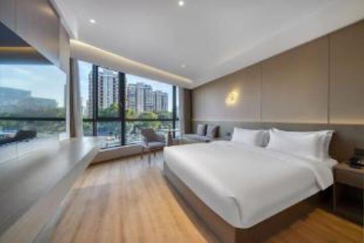 Room 8 of 10
